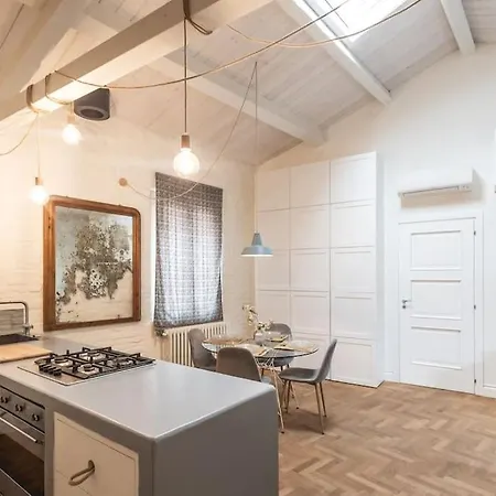 Dimora Della Stilista: Casa Nel Borgo Di شقة