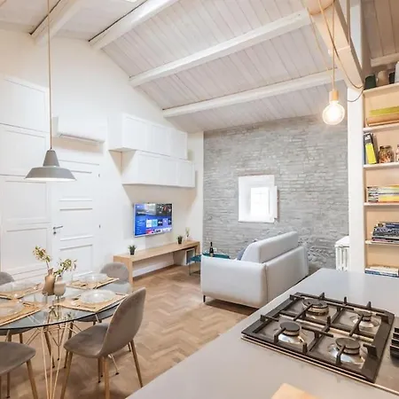 Dimora Della Stilista: Casa Nel Borgo Di * ريميني