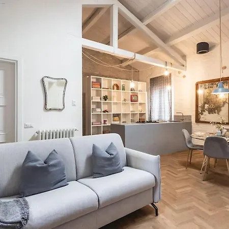 Dimora Della Stilista: Casa Nel Borgo Di