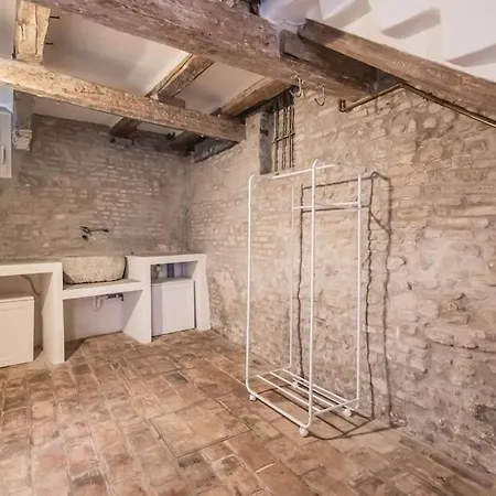 Dimora Della Stilista: Casa Nel Borgo Di Rimini