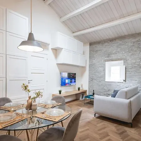 Dimora Della Stilista: Casa Nel Borgo Di Lägenhet *